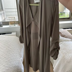 Aritzia Babaton silky trench coat